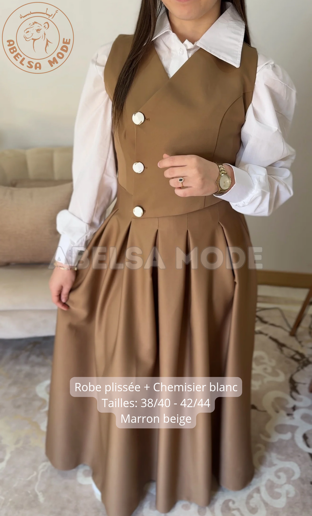 Robe plissée sans manches+chemisier blanc