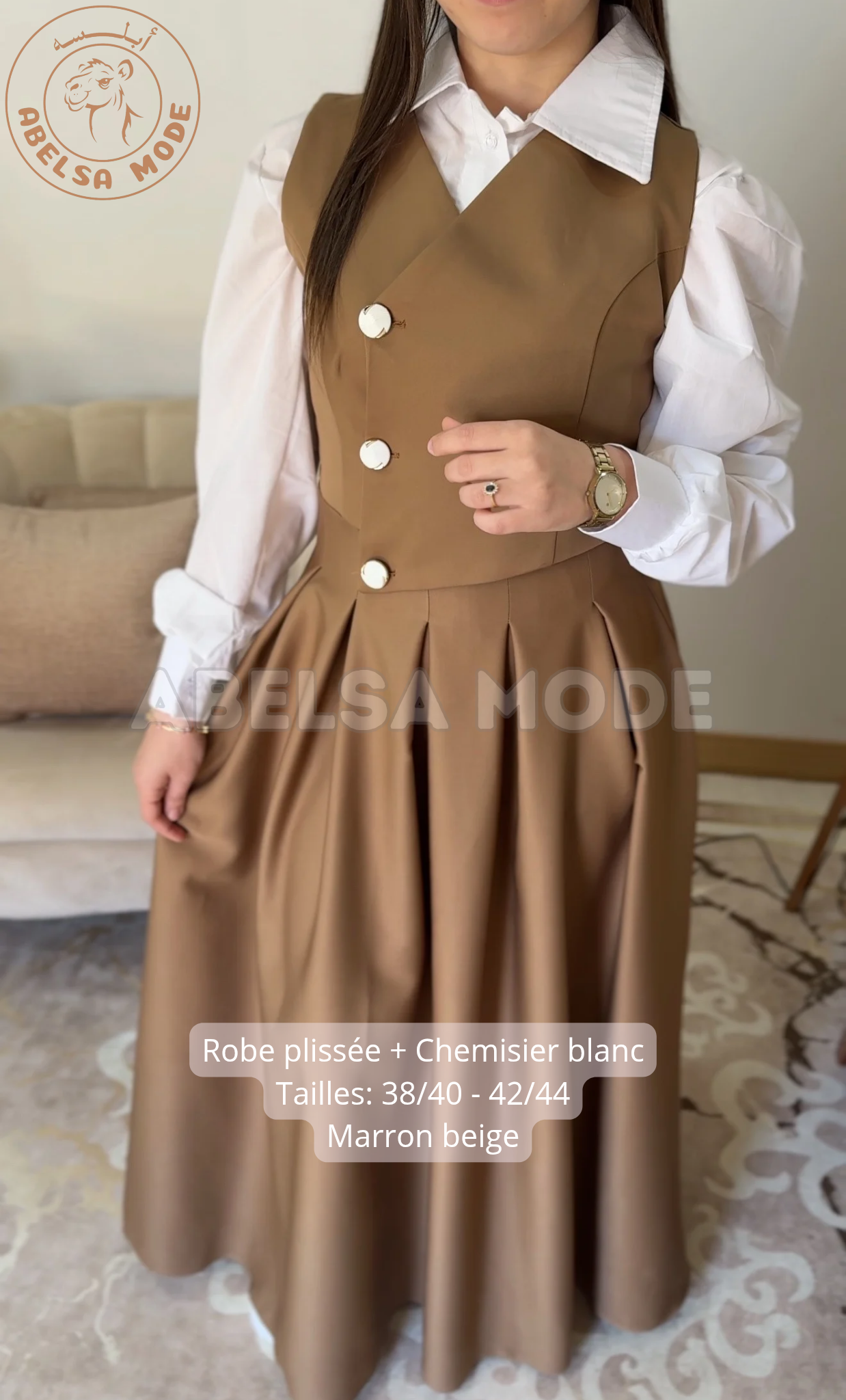 Robe plissée sans manches+chemisier blanc