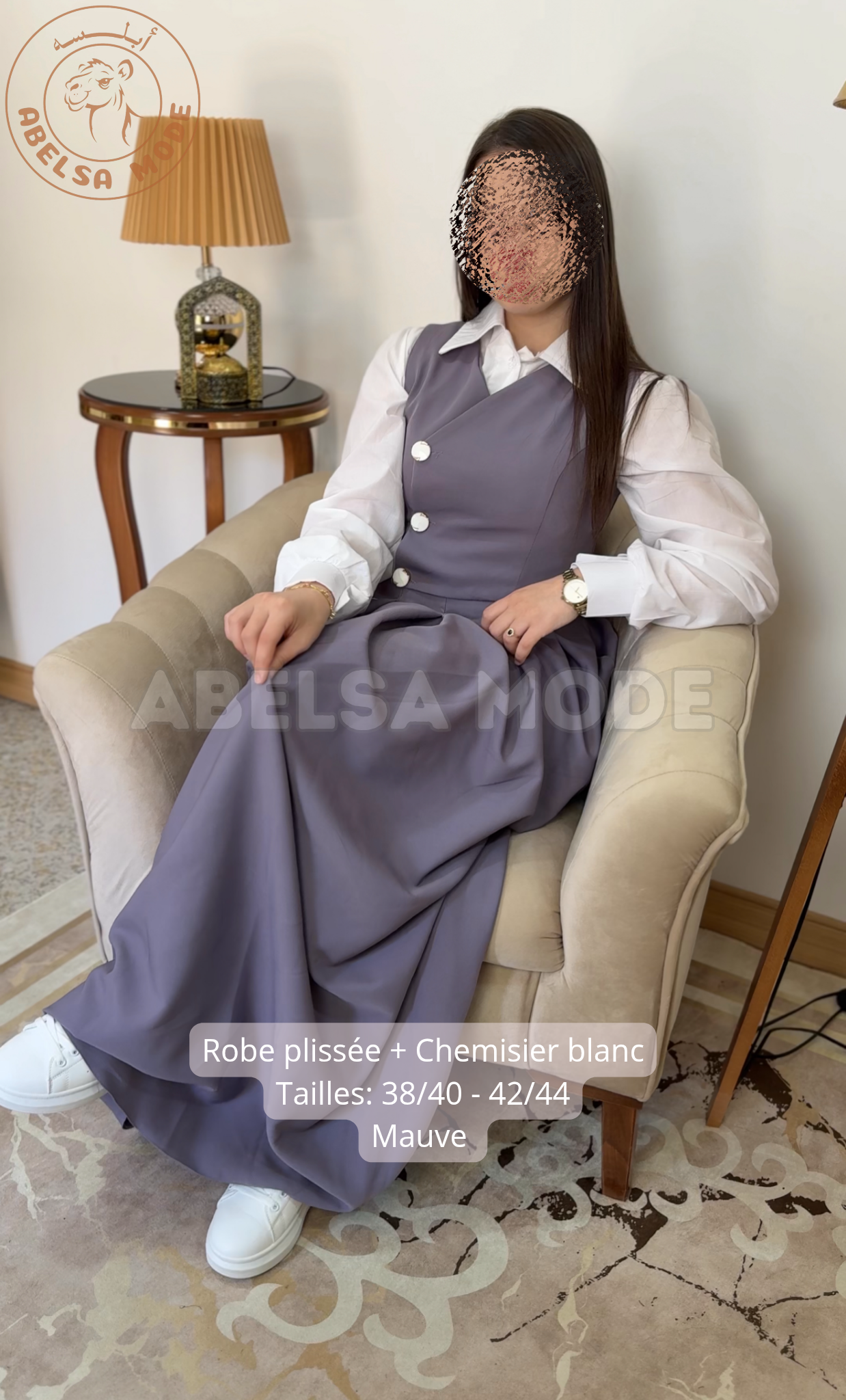 Robe plissée sans manches+chemisier blanc